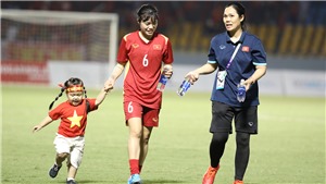Nữ cầu thủ Việt Nam: Mơ ước hạnh ph&#250;c v&#224; g&#225;nh nặng &#225;o cơm