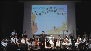 D&#224;n nhạc giao hưởng &#39;nh&#237;&#39; đầu ti&#234;n của Việt Nam biểu diễn g&#226;y quỹ cho miền Trung