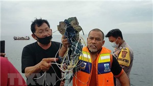 Vụ m&#225;y bay rơi tại Indonesia: Hi vọng vớt được 2 hộp đen trong ng&#224;y 11/1