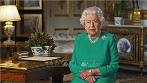 Cả nước Anh lo lắng cho sức khỏe của Nữ ho&#224;ng Elizabeth II