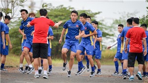 CẬN CẢNH: U23 Việt Nam tập luyện ngo&#224;i đường, chuẩn bị đấu Pakistan