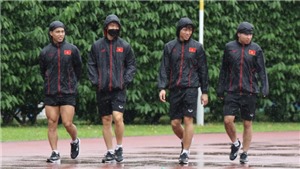 Nhật k&#253; AFF Cup ng&#224;y 2/12: Tuyển Việt Nam đội mưa tập luyện tại Singapore