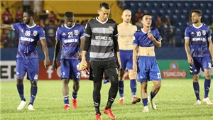 Thủ th&#224;nh Tấn Trường bị treo găng hết lượt đi V-League 2019