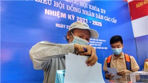 Ch&#249;m ảnh: Hơn 5,8 triệu cử tri H&#224; Nội đi bỏ phiếu