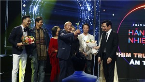 VTV Awards 2021: &#39;Hương vị t&#236;nh th&#226;n&#39; l&#224; phim truyền h&#236;nh ấn tượng nhất năm
