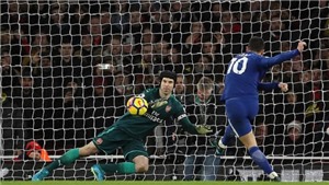 Tranh c&#227;i dữ dội về quả penalty của Eden Hazard ở trận Arsenal 2-2 Chelsea
