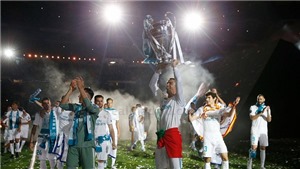 Tưng bừng tiệc mừng c&#244;ng của Real Madrid ở Bernabeu, CĐV h&#244; vang đ&#242;i Ronaldo ở lại
