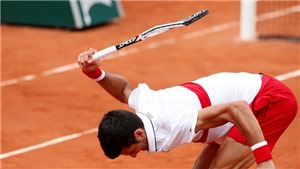 TENNIS 2/6: Djokovic đập g&#227;y vợt trong trận đấu nghẹt thở. Serena Williams muốn vượt qua giới hạn bản th&#226;n