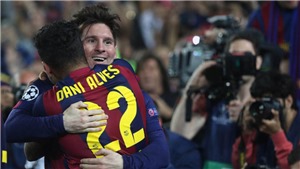 Dani Alves tiết lộ về lời khuy&#234;n gi&#250;p Messi quyết định ở lại Barcelona