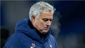 N&#211;NG: Tottenham sa thải Mourinho trước thềm Chung kết C&#250;p Li&#234;n đo&#224;n Anh