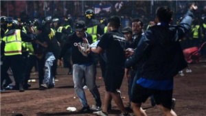 Nạn nh&#226;n vụ bạo loạn ở SVĐ Indonesia tiết lộ sự thật về tấn thảm kịch