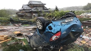 Động đất rung chuyển Tokyo Nhật Bản trong l&#250;c si&#234;u b&#227;o đổ bộ