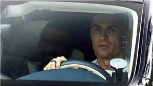Ronaldo l&#225;i si&#234;u xe trở lại MU, họp b&#224;n tương lai với Sir Alex