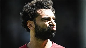 Liverpool: Chuyện g&#236; đang xảy ra với Salah?