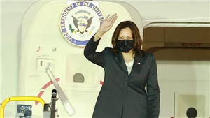 Ph&#243; Tổng thống Hoa Kỳ Kamala Harris đến&#160;H&#224; Nội,&#160;bắt đầu chuyến thăm Việt Nam