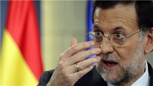 Thủ tướng T&#226;y Ban Nha để ngỏ khả năng đ&#236;nh chỉ quyền tự trị của Catalunya