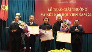 Giải thưởng Hội Nh&#224; văn Việt Nam năm 2017: &#39;Mất m&#249;a&#39; cả thơ lẫn văn xu&#244;i