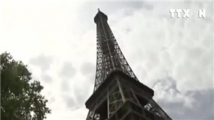 VIDEO: Th&#225;p Eiffel bị đ&#243;ng cửa do đ&#236;nh c&#244;ng
