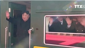 VIDEO: Chủ tịch Kim Jong-Un rời nh&#224; ga B&#236;nh Nhưỡng để đến thủ đ&#244; H&#224; Nội