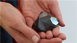Đấu gi&#225; vi&#234;n kim cương đen lớn nhất thế giới