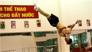 CẬN CẢNH: &#39;Nam thần&#39; TDDC Việt Nam hối hả tập luyện chờ SEA Games