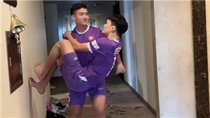 Ho&#224;ng Đức, Việt Anh bắt ‘trend’ tiktok cực dễ thương sau giờ tập của U23 Việt Nam