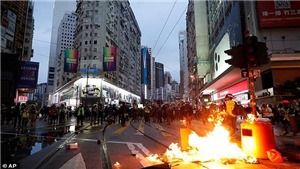 Biểu t&#236;nh bạo lực tiếp diễn tại Hong Kong (Trung Quốc)