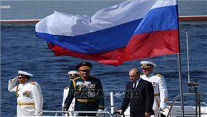 Tổng thống Putin tham dự cuộc duyệt binh Hải qu&#226;n Nga