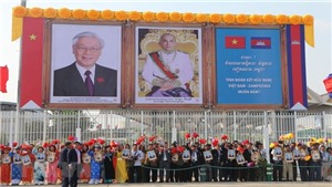 Tưng bừng kh&#244;ng kh&#237; đ&#243;n Tổng B&#237; thư, Chủ tịch nước thăm Campuchia