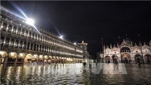 Thủy triều li&#234;n tục d&#226;ng cao nhấn ch&#236;m th&#224;nh phố Venice, Italy
