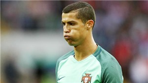 Chủ tịch Perez: &#39;Ronaldo đang rất giận dữ. Real sẽ c&#226;n nhắc Mbappe&#39;