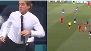  Fan tr&#242;n mắt với pha đỡ b&#243;ng của HLV Mancini