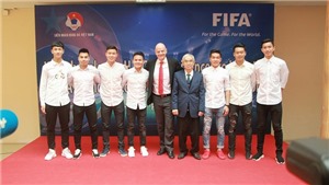 Chủ tịch FIFA Gianni Infantino khen b&#243;ng đ&#225; Việt Nam vĩ đại