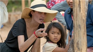V&#236; sao phim về tội &#225;c diệt chủng Khmer đỏ của Angelina Jolie thất bại từ v&#242;ng ngo&#224;i Oscar?