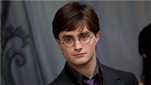Daniel Radcliffe l&#234;n tiếng về việc Johnny Depp đ&#243;ng ‘Sinh vật huyền b&#237;’