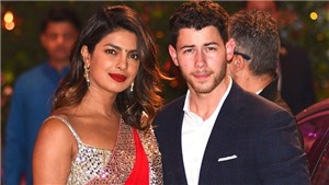 Nick Jonas cười phớ lớ khi cưới được bạn g&#225;i lớn tuổi Priyanka Chopra ở Ấn Độ