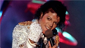 Johnny Depp sản xuất nhạc kịch về chiếc găng tay lấp l&#225;nh của Michael Jackson