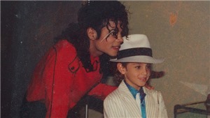 Luật thay đổi, hai người đ&#224;n &#244;ng trong ‘Leaving Neverland’ được kiện Michael Jackson