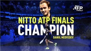 Thắng ngược Dominic Thiem, Medvedev v&#244; địch ATP Finals 2020