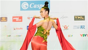 Th&#237; sinh Miss World Việt Nam ho&#225; c&#225;c thiếu nữ d&#226;n tộc thể hiện t&#224;i năng