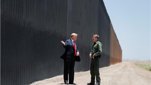 Những ng&#224;y cuối nhiệm kỳ, Tổng thống Trump đến thăm tường bi&#234;n giới
