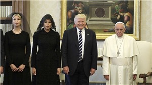 Vợ con Tổng thống Mỹ đeo mạng đen diện kiến Gi&#225;o ho&#224;ng Francis