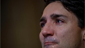 VIDEO: Thủ tướng Canada Justin Trudeau rơi lệ tr&#234;n truyền h&#236;nh khi nhắc tới ca sĩ n&#224;y