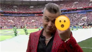 Robbie Williams &#39;trần t&#236;nh&#39; về vụ &#39;ng&#243;n tay thối&#39; tại khai mạc World Cup