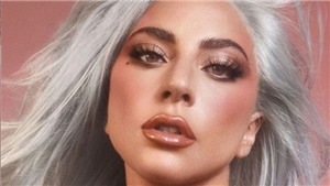 Lady Gaga ngực trần quảng b&#225; d&#242;ng mỹ phẩm ri&#234;ng &#39;l&#224;nh t&#237;nh&#39;