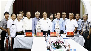 Thủ tướng Nguyễn Xu&#226;n Ph&#250;c: Văn nghệ sỹ Việt Nam một l&#242;ng theo Đảng, theo c&#225;ch mạng