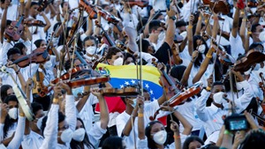 D&#224;n giao hưởng Venezuela lập kỷ lục Guinness