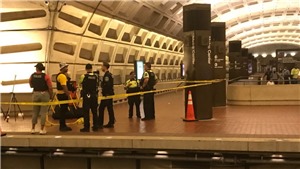 Hai người bị đ&#226;m tại ga t&#224;u điện ngầm ở thủ đ&#244; Washington