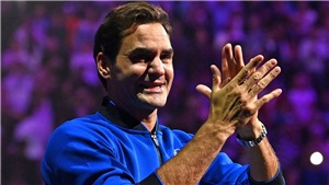 Roger Federer bật kh&#243;c sau trận đấu cuối c&#249;ng trong sự nghiệp