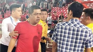  Xử lý nghiêm CĐV Hải Phòng nhổ nước bọt vào mặt trọng tài FIFA 